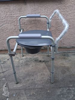 Portable Bedside Commode Chair with Bucket
