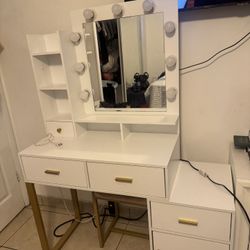 Vanity Makeup 