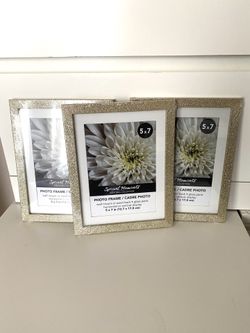 Pictures frames 3 for $6 new!!💙