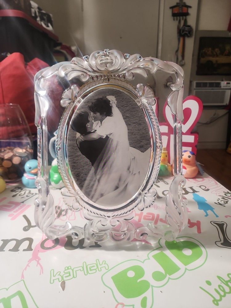 Crystal frame