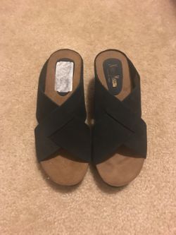 Neiman Marcus-Margaery wedge sandal - size 37