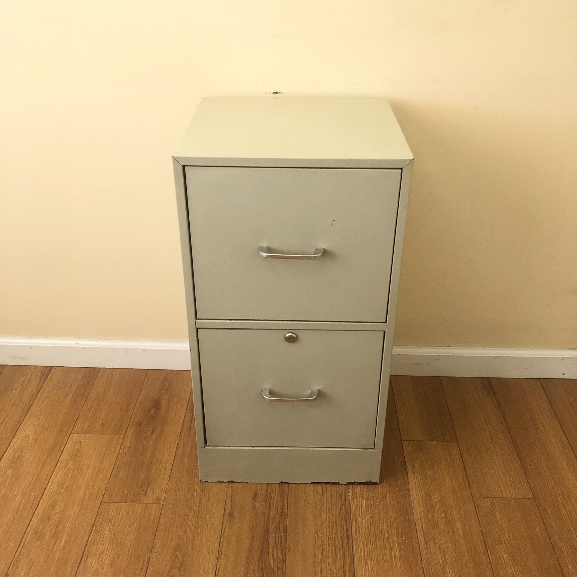 filing cabinet L14.5inXW14inXH28 no key