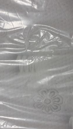 PILLOW TOP RECHARGE BY SIMMONS QUEEN SIZE WITH BOX SPRING