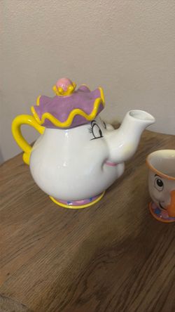 Disney Beauty and the Beast Mrs. Potts Teapot and chip teacup