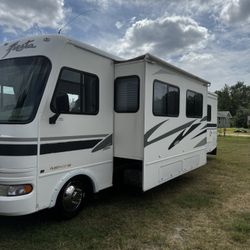 2003 Fleetwood motorhome 32 foot wood power slide out