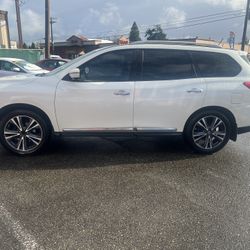 2017 Nissan Pathfinder 