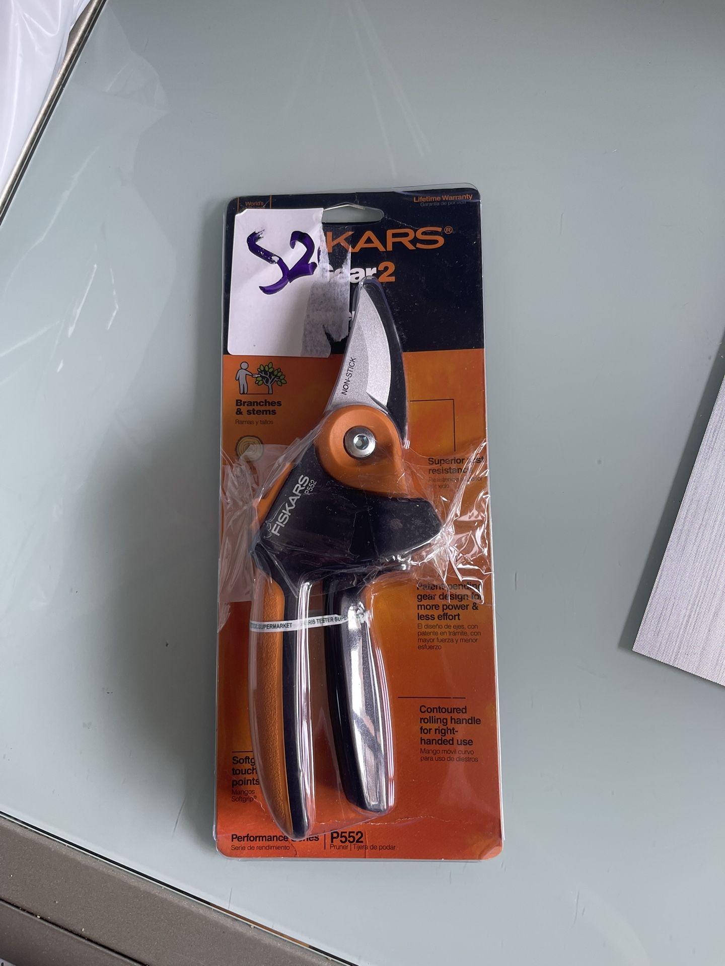 Fiskars Bypass Pruner, It is designed for pruning branches and stems. New.