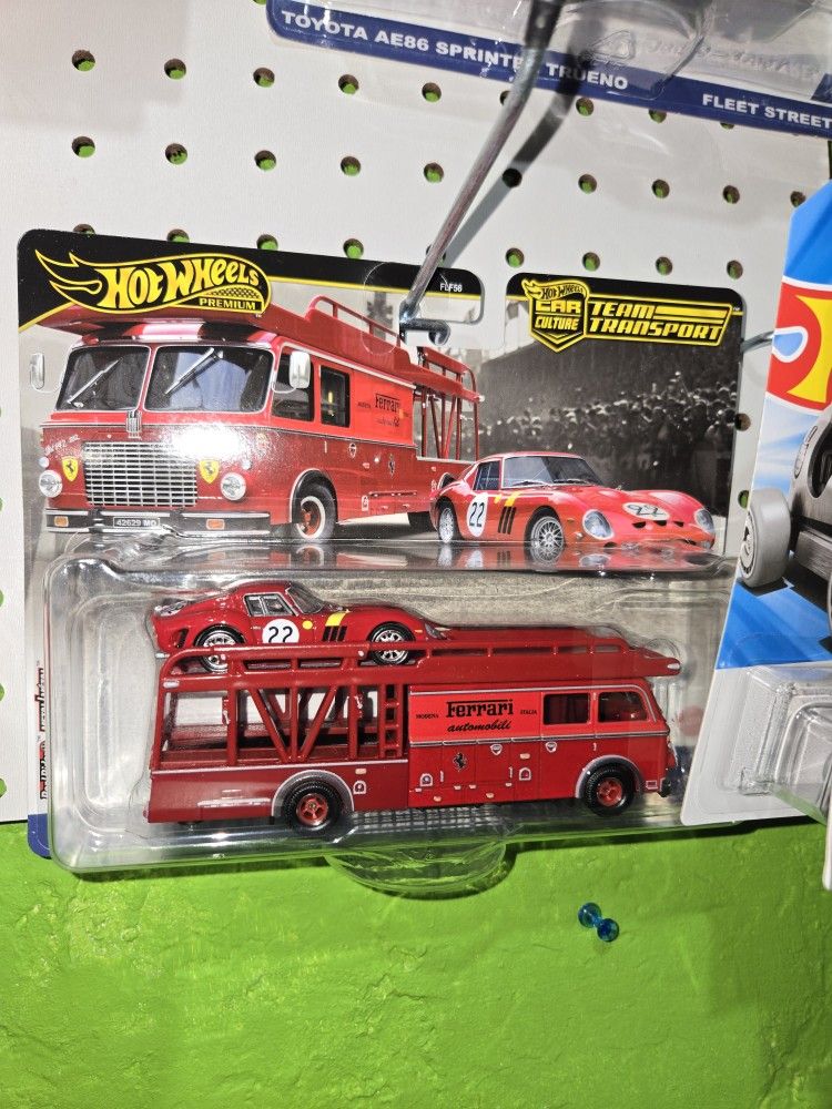 Hot Wheels Team Transport Ferrari 250 GTO Red & Fiat 642 RN2 Bartoletti #83