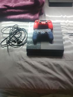 Ps4 with controllers