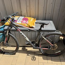 Giant ATX 27.5” Mountain Bike