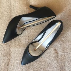 Kenneth Cole Reaction Womens, Black, 6.5M Heels