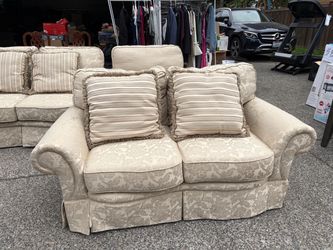 Sofa coach set