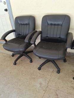 Black ROLLING computer chairs