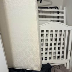 Baby Crib With Mattress 