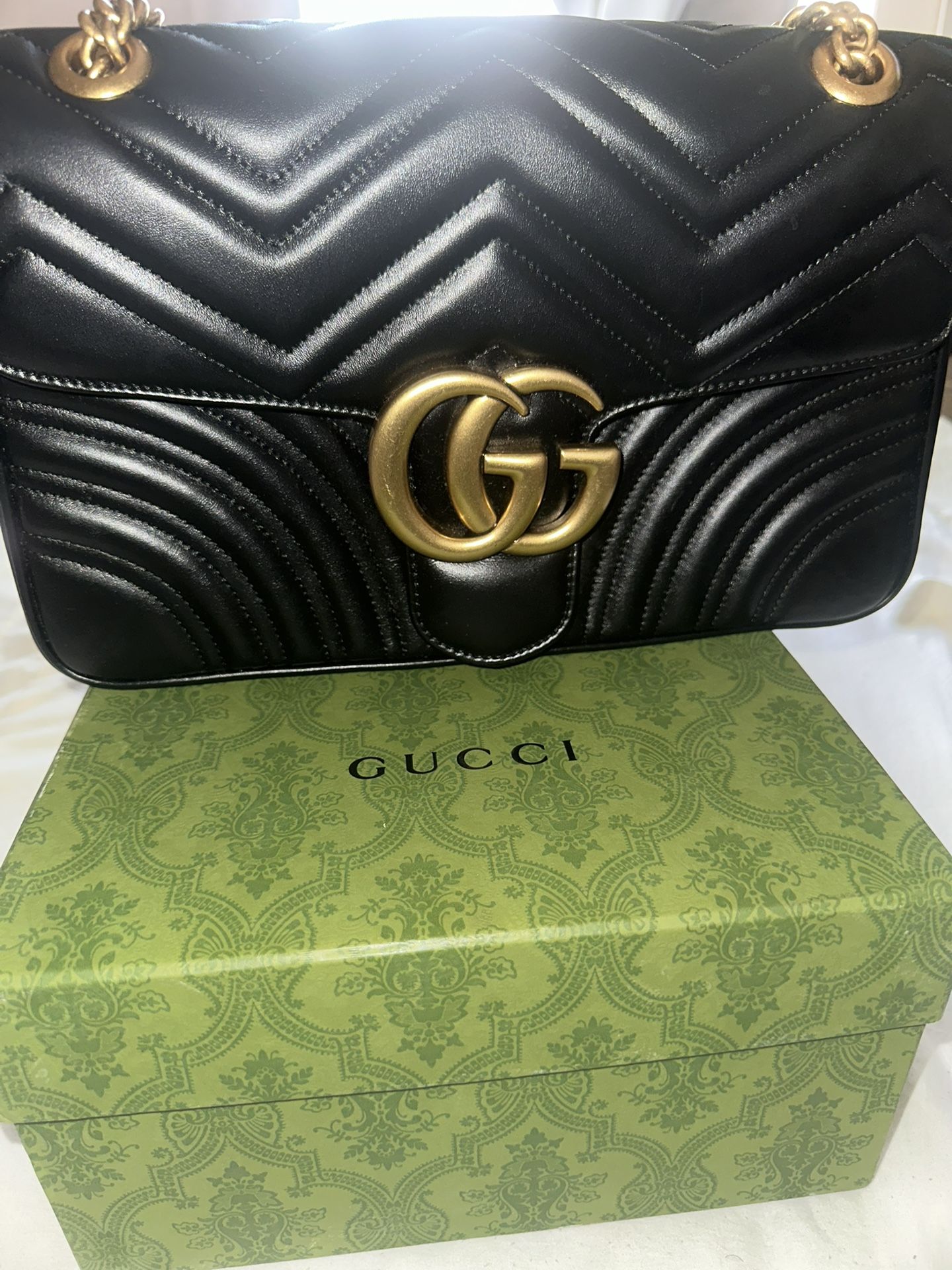 Gucci GG Marmont Medium Shoulder Bag