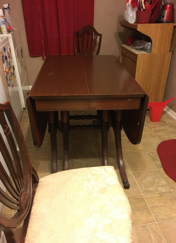 Antique Duncan Phyfe Dining Table and 4 chairs