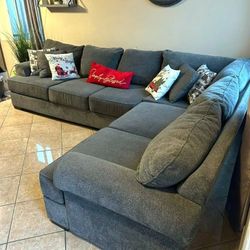 Beautiful Grey Sectional Couch From Jerome's LIKE NEW 