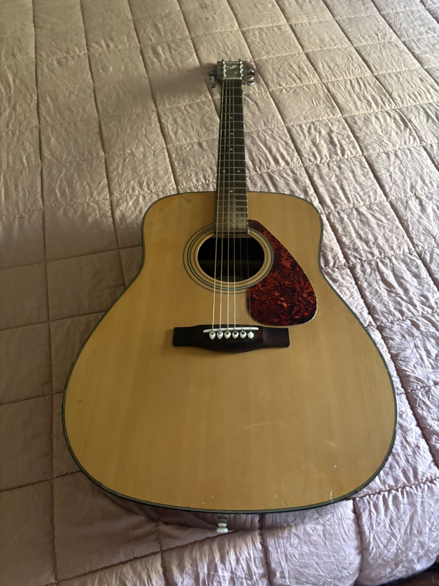 Acoustics Yamaha Guitar