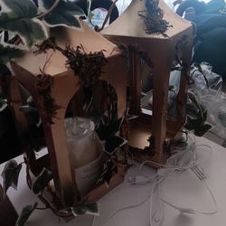 2 Gold Lanterns With Foliage
