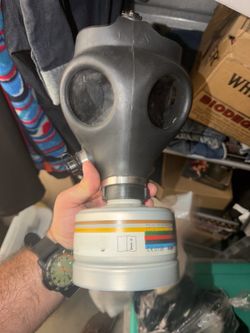 Gas masks authentic (4)