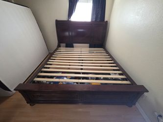 Cal King Bedroom Set (Begonia Bedroom Collection)
