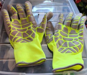 The dynamic  Exoskeleton features cut and puncture resistance on the palm,