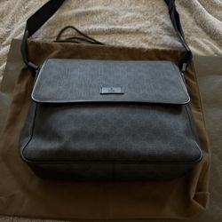 Gucci GG Canvas Supreme Messenger Bag 