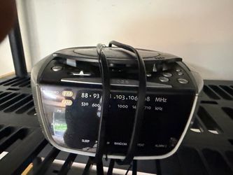 Clock radio and CD player