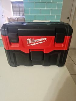 Milwaukee shop vac M18 (2) gallon BRAND NEW NEVER USED Needs M18 Battery to Work