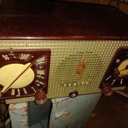 Zenith AM FM Clock Radio