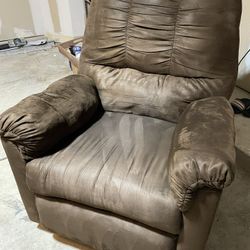 Brown Darcy Rocket Recliner- GREAT CONDITION
