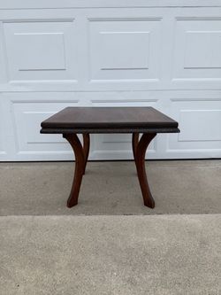 Oak Side Table – Curved Legs & Decorative Trim