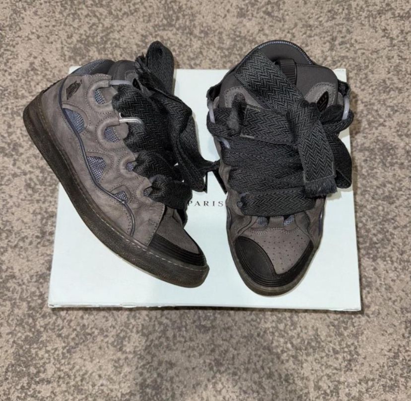 Lanvin Curb