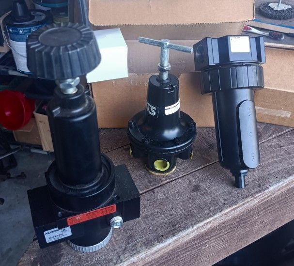 Compressed Air Filter And Regulators.