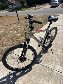 Diamondback Axis XE27.5 Mountain Bike in New Condition.