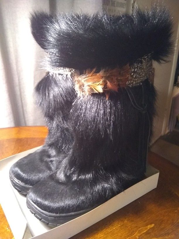 NEW! BEARPAW Fur and Feather Trim Boots