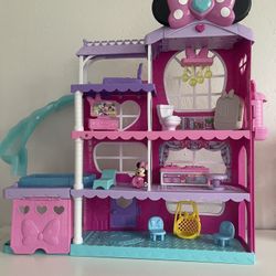Micky Mouse Playing House 
