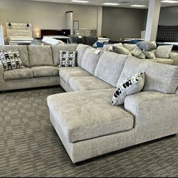 BEST OFFER 🦋 3-Piece Oversized Sectional With Chaise Ny Ashley 🚛🚛Fast Delivery 🚛🚛