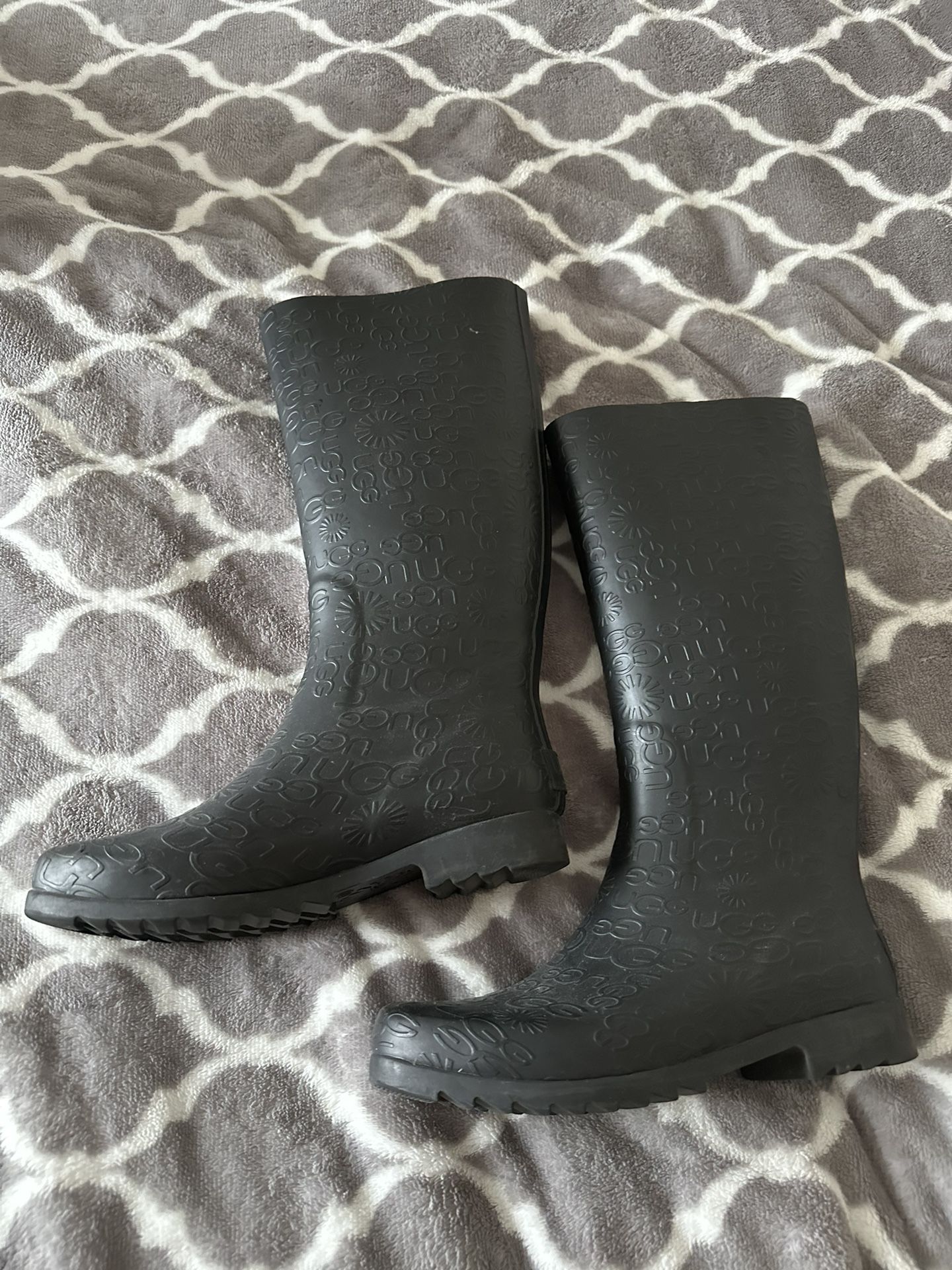 UGG Rain Boots Size 7
