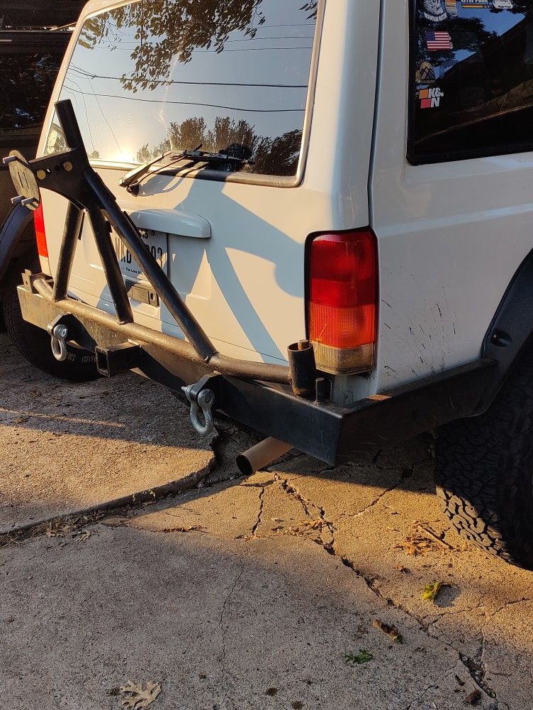 Jeep Cherokee Xj Rear Bumper With Tire Carrier