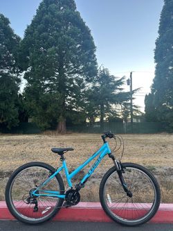 Trek 820 WSD Women’s Mountain Bike – Medium, 26” Wheels