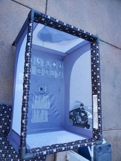 PORTABLE PLAY PEN