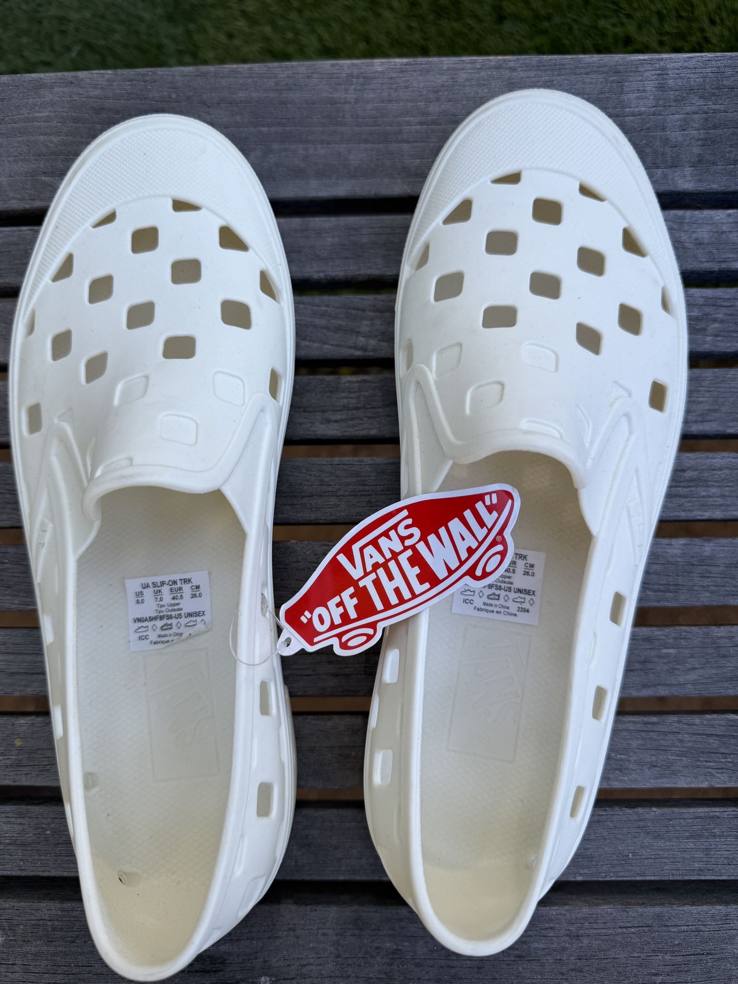 Van Slip On Shoes Men’s Size 8/Women Size 9.5