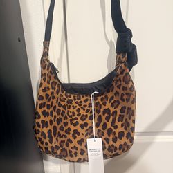 New Baggu medium crescent