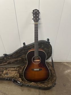 Guild DS-240 (with hardshell TSA case)
