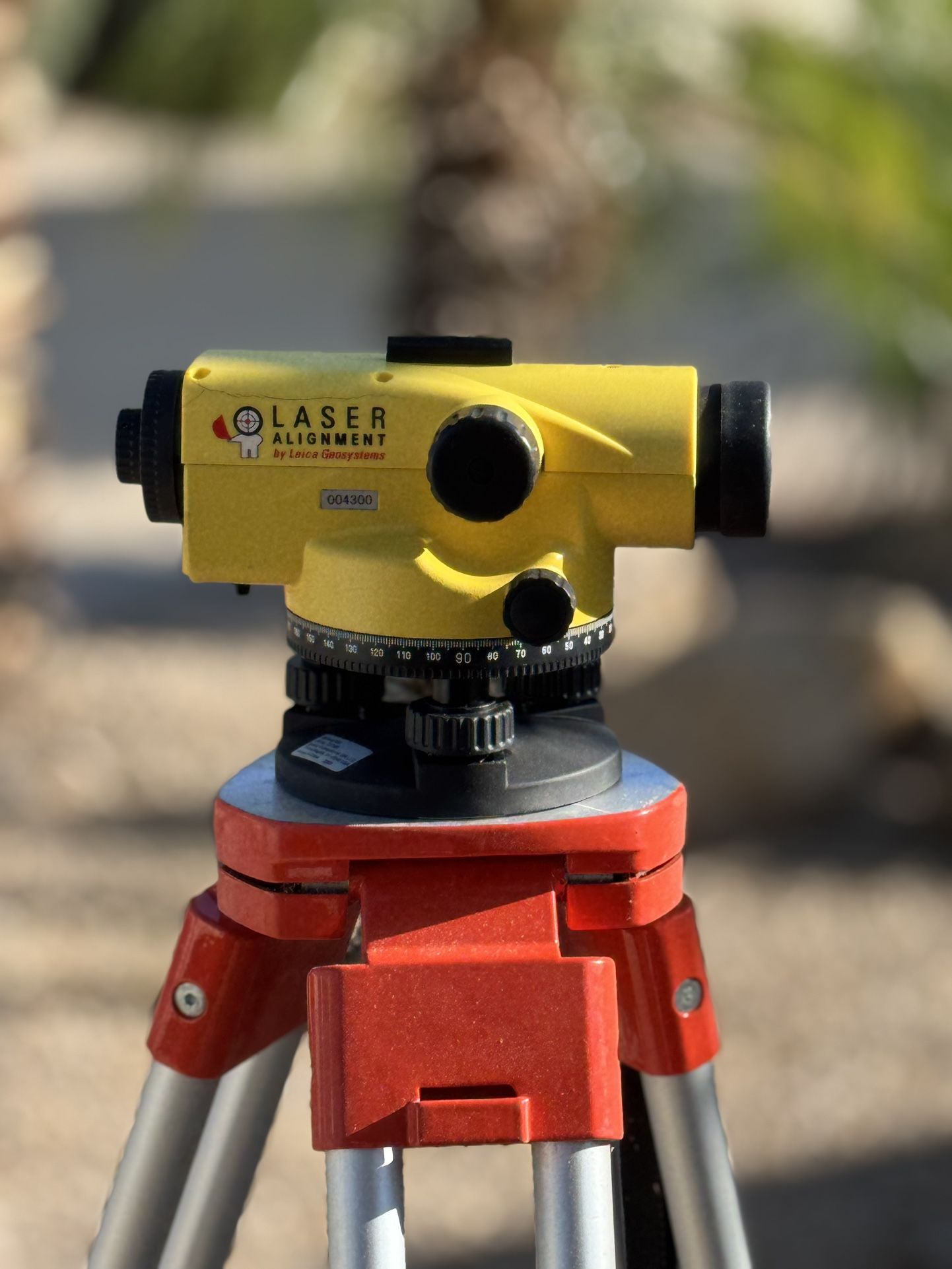 Leica Geosystem Laser Transit With Tripod