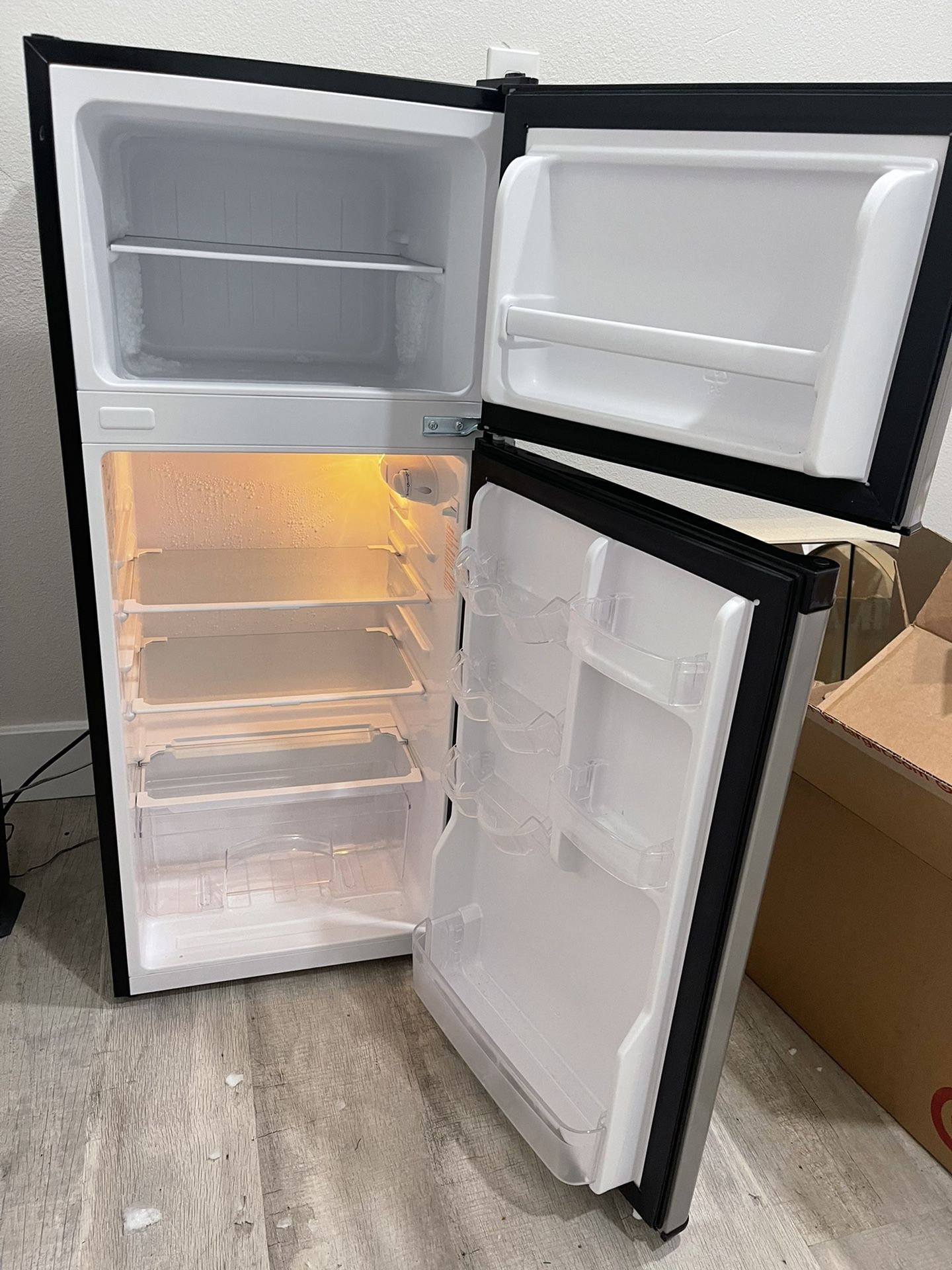 Frigidaire 4.5 Cubic Ft Mini Fridge/freezer for Sale in Boise, ID OfferUp