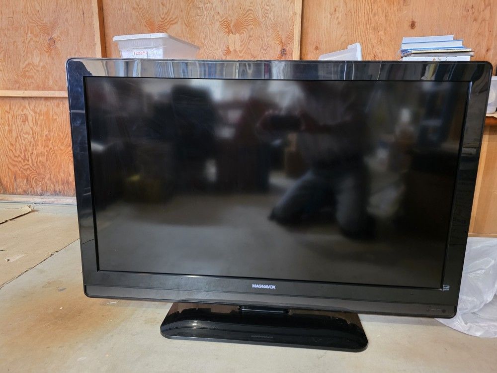 46" Magnavox TV