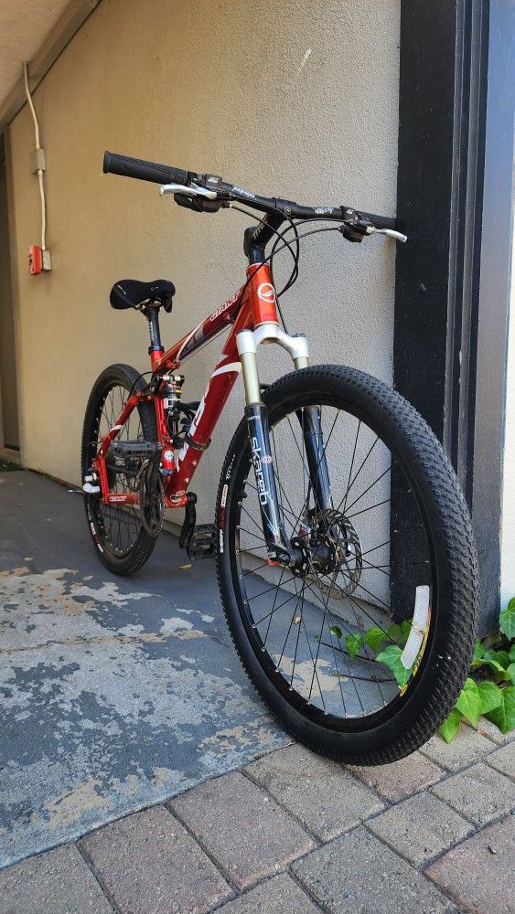 Giant NRS 2 Dual Suspension Mountian Bike