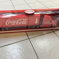 COCA COLA Ken-worth T700 Tractor Trailer, Red - Motor City 
